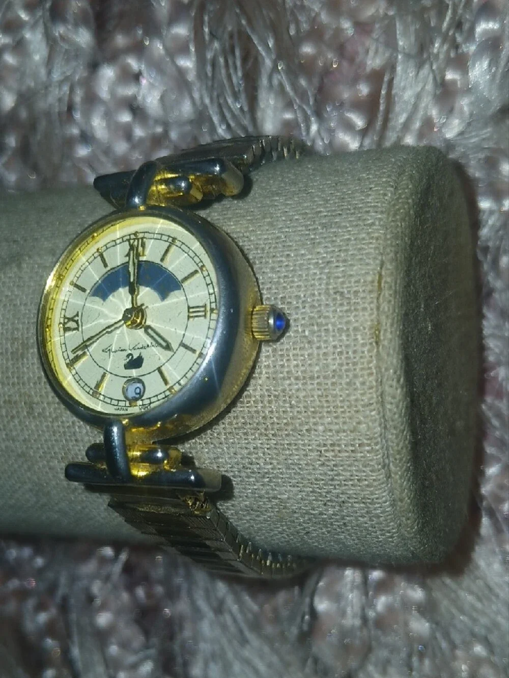 Gloria Vanderbilt Vintage Gold Tone Ladies Moonphase Watch Needs Battery
